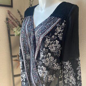 Vanity Black/White Faux Wrap Floral Bell Sleeve Blouse L